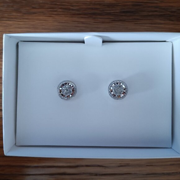*Price Drop*  Belk & Co. 1/10 ct. t.w. Diamond sterling silver Stud Earrings - Picture 1 of 6